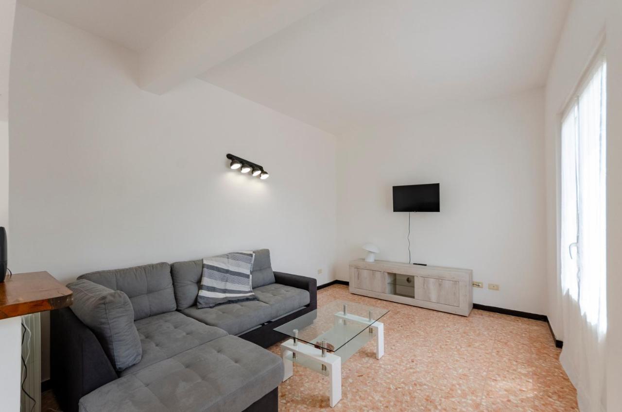 Joivy Family Flat With 3 Balconies, 10 Min To Beach 모네글리아 외부 사진